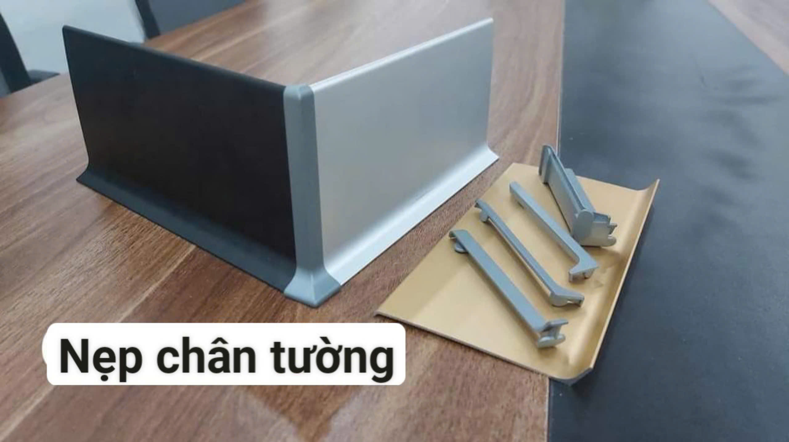 Nẹp chân tường nhôm 4 Phào chân tường nhôm