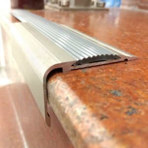 Nẹp cầu thang TL30 sâm banh