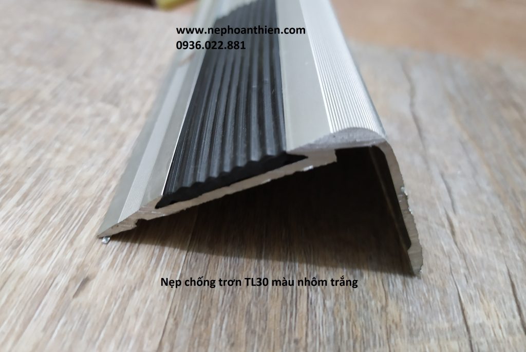 nẹp chống trơn cầu thang TL30 màu nhôm
