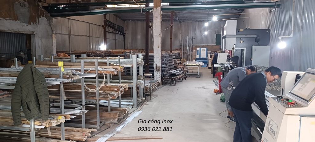 Gia công nẹp inox theo yêu cầu 2 Xưởng gia công nẹp inox
