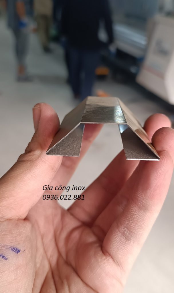Gia công nẹp inox theo yêu cầu 4 Nẹp inox trang trí