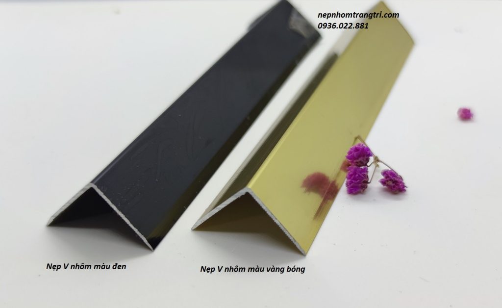 Nẹp Chữ V Giải Pháp Cho Góc Cạnh 4 Nẹp V nhôm màu đen và vàng bóng